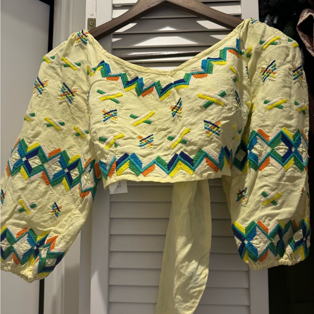 Hand embroidered top in great condition